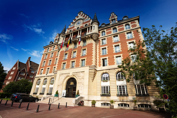 Obraz premium PARIS, FRANCE - JUNE 18, 2018: Fondation Biermans-Lapotre building as part Paris Cite Universitaire International University campus of in Paris.