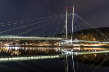 Fototapeta na wymiar Most dla pieszych na rzece Drammenselva w Drammen