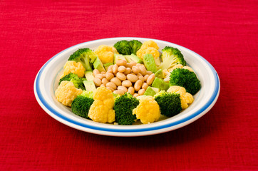 ブロッコリーとオレンジカリフラワーの彩りサラダ