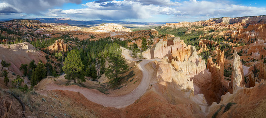 hiking the rim trail in bryce canyon national park, utah, usa
