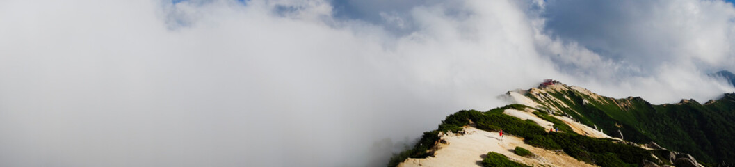 夏山の尾根線（パノラマ）