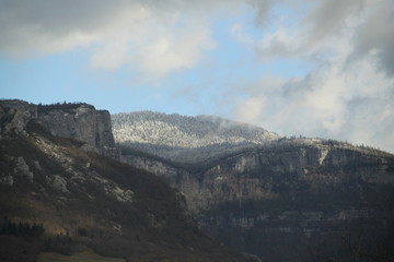 Fototapeta premium Sunny day on the cliffs mountains 
