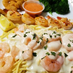 pasta with shrimps and vegetables