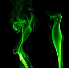 Obraz premium Green smoke on black background