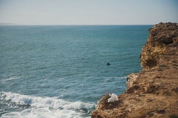 Fototapeta na wymiar beautiful rugged coastline with waves crashing against the cliffs