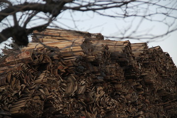 Heating hard meter dry wood bales 
