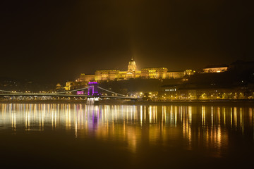 Fototapeta na wymiar Budapest Chain Bridge (Széchenyi Chain Bridge), Buda Castle and the Danube River at night. Night Cityscape with lights in Budapest, Hungary.