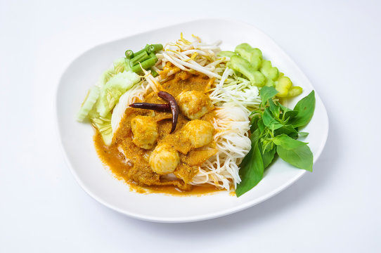 Thai Rice Noodles in Fish & Anchovy Curry Sauce. Kanom Cheen Num Ya (Fresh Thai rice noodle and a fish based sauce) Served with long beans, cucumber, bitter melon, dried chillies and basil. Thai food.