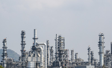 Obraz premium Industrial zone,The equipment of oil refining,Close-up of industrial pipelines of an oil-refinery plant,Detail of oil pipeline with valves in large oil refinery.