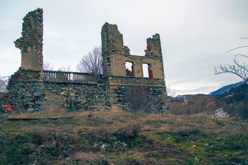 Ruinas, graffitis y otros
