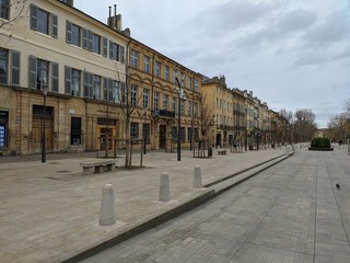 Cours mirabeau à Aix en Provence à côté de la fontainde de la rotonde