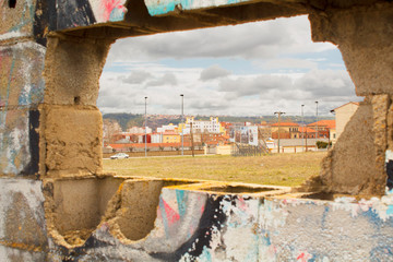 Ruinas, graffitis y otros
