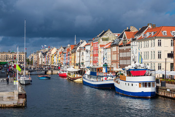 Fototapeta na wymiar Nyhavn in der Stadt Kopenhagen, Dänemark