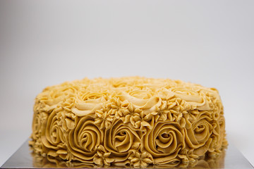 Cake with peanut butter frosting