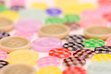 カラフルな洋服のボタン