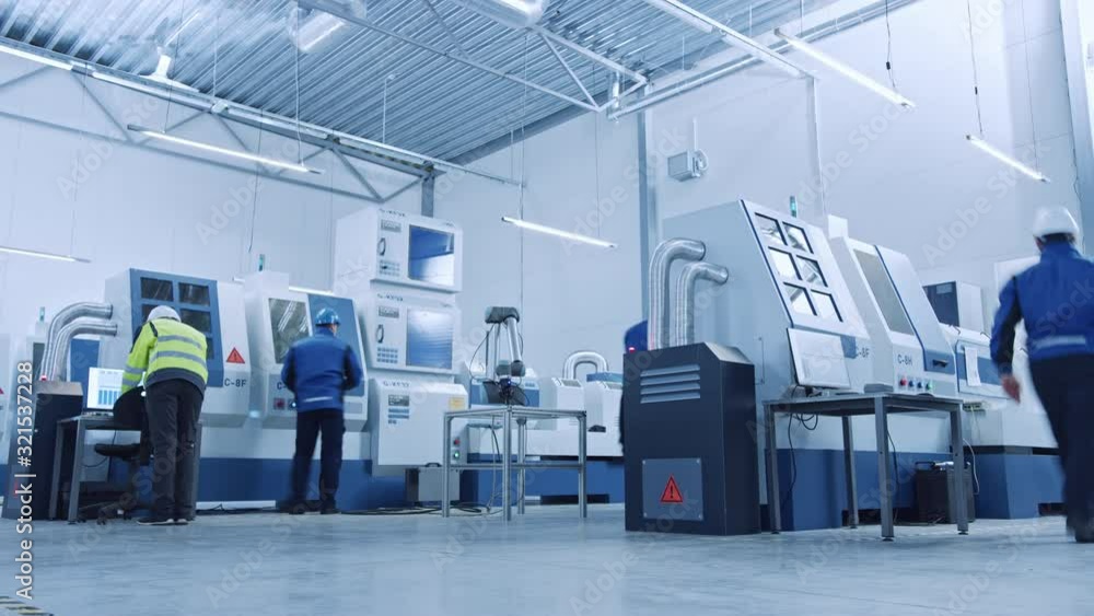 Leinwandbilder indusry 4.0 factory: team of engineers, technicians, professionals and workers, working on assembly 