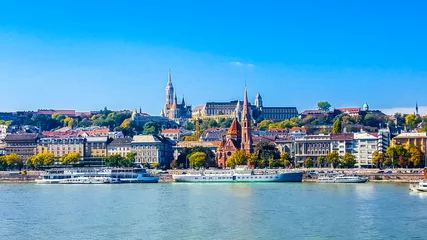 Zelfklevend Fotobehang De dijk van de rivier de Donau in Boedapest. Hongarije © sforzza