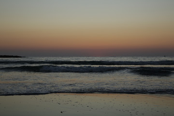 Fototapeta na wymiar beautiful sunset or sunrise on the beach