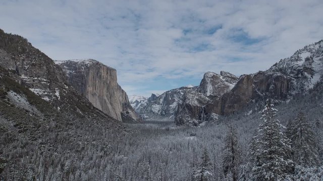 Time lapse of beautiful snow covered Yosemite valley winter landscape, Tunnel View