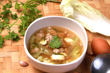 clear soup with bean curd and minced pork