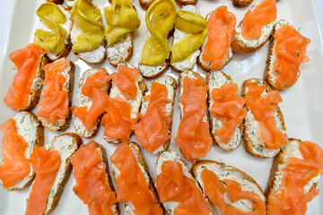 small salmon and sweet pepper sandwiches on keterengue
