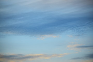 朝の空