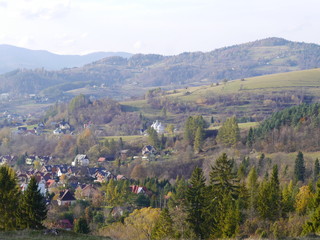 barwy jesieni w górach. panorama Pienin - 321645684