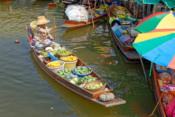 Fototapeta na wymiar Tha Kha Floating Market - Bangkok - Thailand
