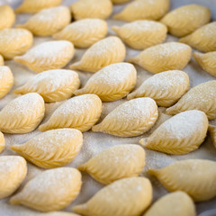 Culurgiones, deliziosi tipici ravioli sardi freschi ripieni di pecorino, menta e patate, Cucina...