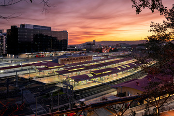 View over Roma Street Station in Brisbane at sunset looking towards Mt Coot-tha - obrazy, fototapety, plakaty