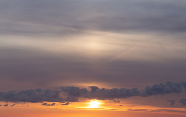 Fototapeta na wymiar cloudy sunrise