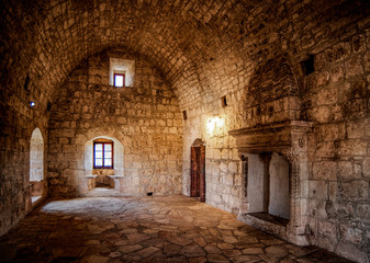 Kolossi Castle was built by the Crusaders in the early 13th century and belonged to the Order of Hospitallers. Sugarcane and grapes were bred on the knights' lands, hence the famous Commandaria wine. 