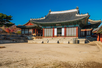 Naklejka premium Gardens, Ponds, Pavilions and Fall Foliage at Changdeokgung Palace in Seoul Korea