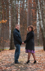 Obraz premium couple in love walks in autumn park