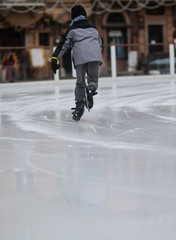 Obraz premium young boy skating on the ice rink