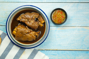 Braised pork legs with sweet gravy sauce