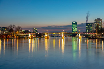 Obraz premium peace bridgecalled Friedensbruecke in Frankfurt spanning river Main by night in Frankfurt,