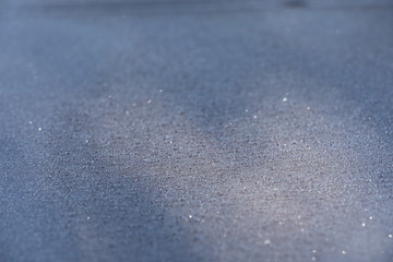 Metall mit Eiskristallen bedeckt