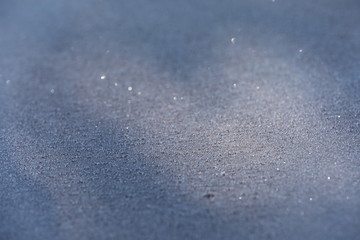 Metall mit Eiskristallen bedeckt