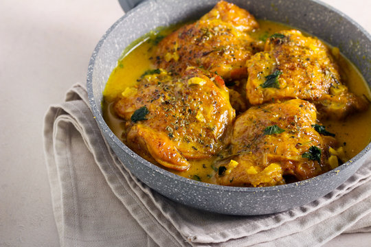 Spicy chicken thighs curry