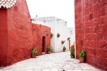 White and terracotta walls of the courtyard in the monastery of Santa Catalina, Arequipa, Peru.