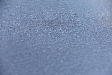 Metall mit Eiskristallen bedeckt