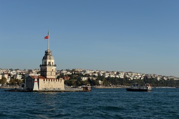Fototapeta premium Maiden Tower in the middle of the Bosphorus Strait in Istanbul
