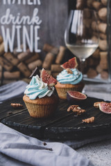 Muffins with figs and chocolate