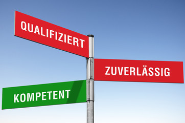 Wegweiser, QUALIFIZIERT, ZUVERLÄSSIG, KOMPETENT
