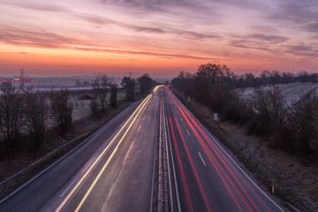 Autobahn bei Mainz im Sonnenaufgang