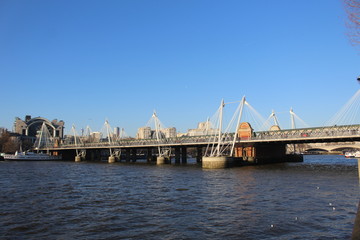 Photo of the Thames river and surroundings