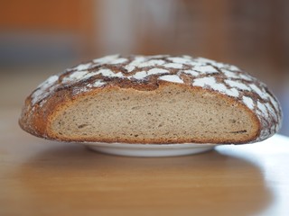 Anschnitt - leckerer Brotlaib zum Genießen