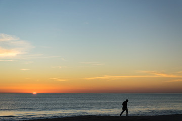 Fototapeta premium Silhouette of person photographing the sunset.