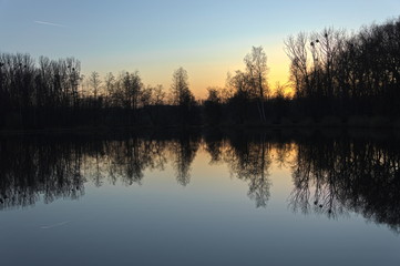 Fototapeta premium picturesque sunset on the lake